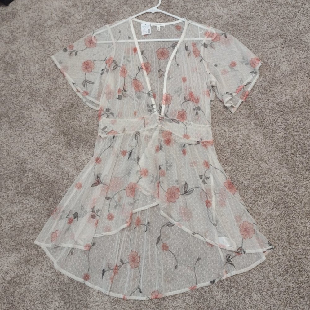 NWT Sheer Lacy Mesh Floral Kimono style short sleeve cardigan with button waist